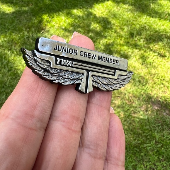 Vintage 1970s TWA Airlines Junior Crew Member Wings Pin Made by Stoffel Seals - Picture 7 of 15